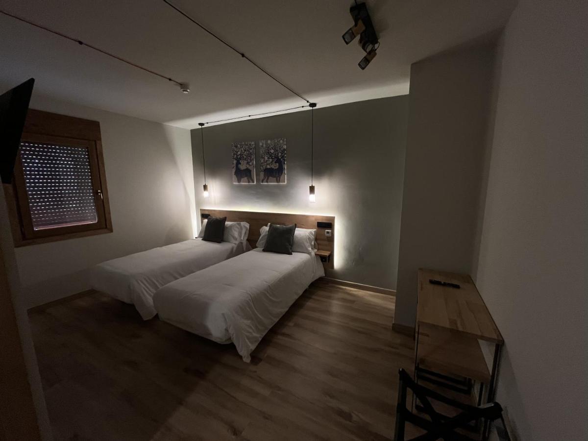 Hotel Els Encantats Espot Extérieur photo