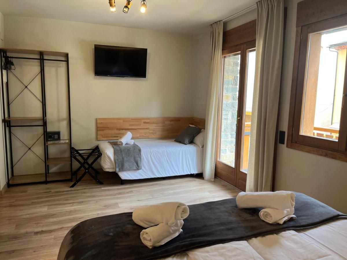 Hotel Els Encantats Espot Extérieur photo